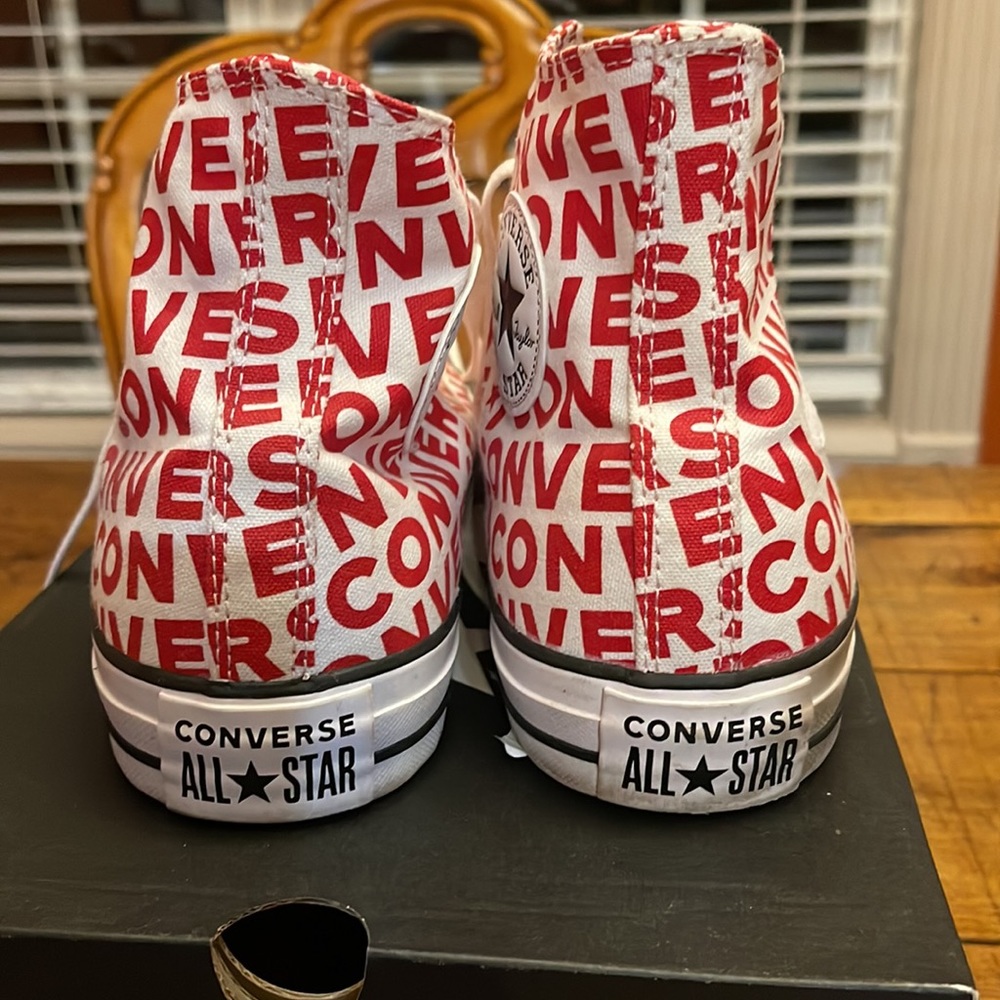 chuck taylor tennis shoes